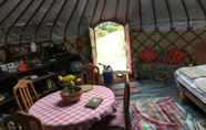 Kamar Tidur 6 Yurt Luxury & Bathouse