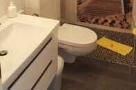 Toilet Kamar Hotel Strandhalle