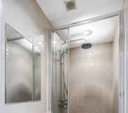 In-room Bathroom 4 London Homes