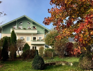 Exterior 2 Garten Hotel Salzach Garni