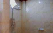 In-room Bathroom 7 Indah Anugrah