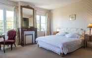 Bedroom 6 Chambres d'Hotes Château de la Puisaye