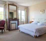 Bedroom 6 Chambres d'Hotes Château de la Puisaye