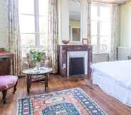 Bedroom 5 Chambres d'Hotes Château de la Puisaye