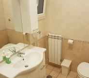 In-room Bathroom 4 Dodo Holiday in Rome