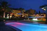 Swimming Pool Park Hotel Paradiso