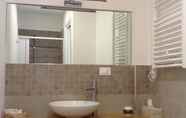 In-room Bathroom 3 Nivis Avis
