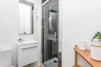 In-room Bathroom LxWay Apartments Lovely Alfama