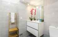 In-room Bathroom 7 LxWay Apartmens Fanqueiros - Tiles