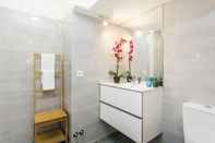 In-room Bathroom LxWay Apartmens Fanqueiros - Tiles