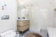 Toilet Kamar LxWay Apartments Avenida Luxury