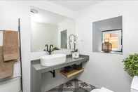 In-room Bathroom LxWay Apartments Alfama Salvador