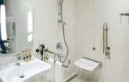 In-room Bathroom 6 Adagio Aparthotel Jeddah Malik Road