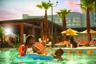 Kolam Renang Universal's Endless Summer Resort - Dockside Inn and Suites