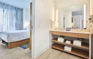 ห้องน้ำภายในห้อง 5 Universal's Endless Summer Resort - Dockside Inn and Suites