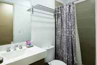 Toilet Kamar UR Place Rentals - 3Bdrm Av Brasil Lima
