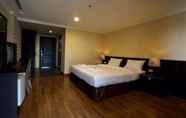 Bedroom 7 J & Y Lodge Hotel