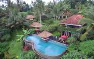 Swimming Pool 2 Villa Bayad