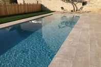 Swimming Pool Maison Deveney Mars