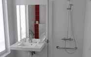 In-room Bathroom 3 Les Tonnelles