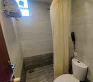 Phòng tắm bên trong 2 Hotel Sreepathy Indraprastha