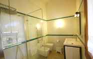 In-room Bathroom 2 Villa Franca
