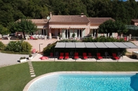 Swimming Pool Chambres d'hôtes La Bastide des Roses