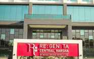 Bên ngoài 2 Regenta Central Harsha Vapi