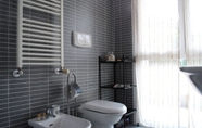 Phòng tắm bên trong 5 Bnbook - Metropolitan Expo Flat