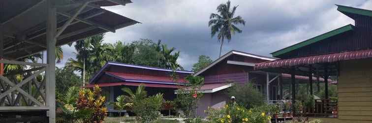 Exterior Pondok Oma Surf Simeulue