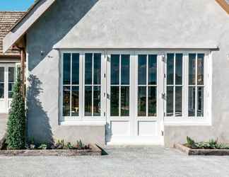 Exterior 2 Mudbrick Cottages