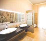 In-room Bathroom 3 Borgo dei Guidi