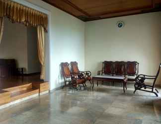 Lobby 2 Villa Beverly Hills Puncak for 50 pax