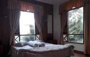 Bedroom 7 Villa Beverly Hills Puncak for 50 pax