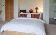 Kamar Tidur 6 Sturmer Hall Hotel & Conference Centre