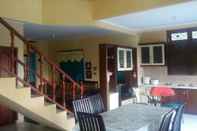 Common Space Villa Anvil Cipanas 4 Bedroom for 25 pax