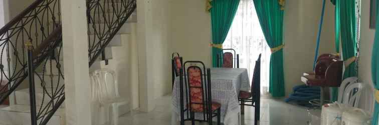 Lobby Villa Abdi Cipanas with Swimming Pool