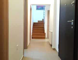 Lobi 2 Elvita Athens Sea View Maisonette