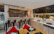 Bar, Kafe, dan Lounge 4 Oceanstone Phuket by Holy Cow 604