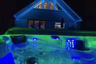 Entertainment Facility Four Corners Holiday Home with Hot Tub & Sauna