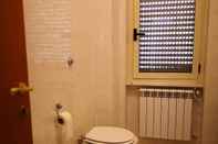 In-room Bathroom Telesia Residence