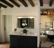 Phòng tắm bên trong 4 Chambres d'Hôtes Le Mouton