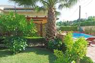 Swimming Pool Villa Laura