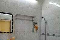 Toilet Kamar Ngoc Loan Hotel