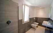 Toilet Kamar 3 Residence Le Grazie Est