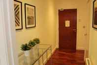Lobby Week2Week Spacious City Centre Apartment with 2 En-suites