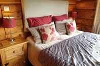 Phòng ngủ Newland Valley Log Cabins