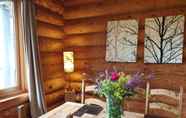 Phòng ngủ 4 Newland Valley Log Cabins