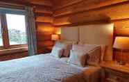 Phòng ngủ 6 Newland Valley Log Cabins