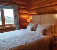 Bedroom 6 Newland Valley Log Cabins